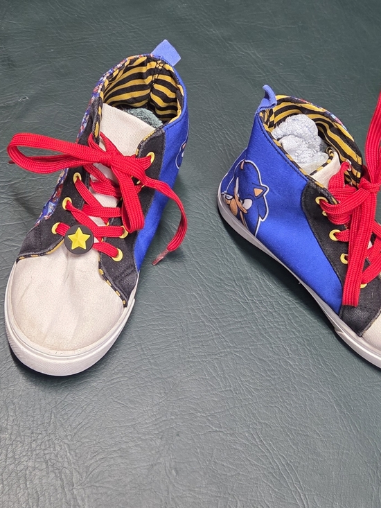 **Sonic Kids High-Top Sneakers in Red, Blue, Black - Casual Lace-Up Shoes** - Picture 3 of 8